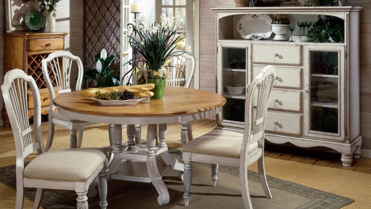 Ev dekorasyonunda zamanla yükselen bir trend haline gelen country dekorasyon stili, estetik ve işlevselliği bir araya getirmektedir. Sadece şehir dışında bulunan müstakil evlerde değil, şehir merkezinde bulunan büyük apartman dairelerinde de country ev dekorasyonu tarzını görmek mümkün olmaktadır.